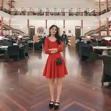 小镇姗姗 纯色绑带蝴蝶结高腰七分袖连衣裙