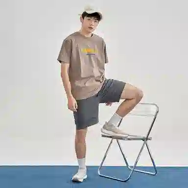 New Balance logoT T