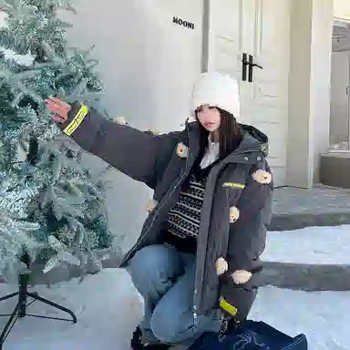 13 DEMARZO Shaking Light Plush Down Jacket