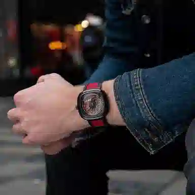 SEVENFRIDAY T 30 45.6mm T305