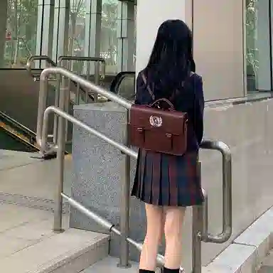 东鲸岁时记 经典学院风格纹百褶短款半身裙 圣诞红格