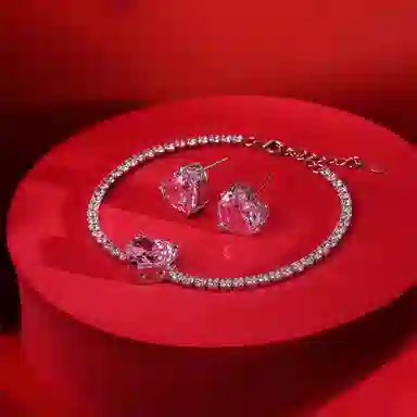 一撇一捺 水晶爱心系列高碳钻耳钉女粉色闪耀减龄甜美耳饰