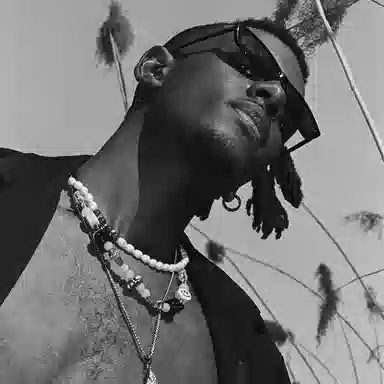 EVAE+MOB Pearl Necklace