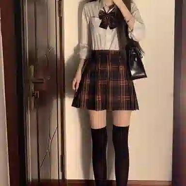 东鲸岁时记  格纹短款百褶半身裙 红皇后格裙