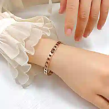 肯默复古镂空手镯 精美手饰  钛钢素圈  女款 金色/银色/玫瑰金 礼盒包装