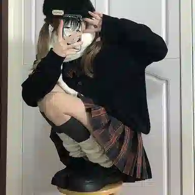 东鲸岁时记  格纹短款百褶半身裙 红皇后格裙