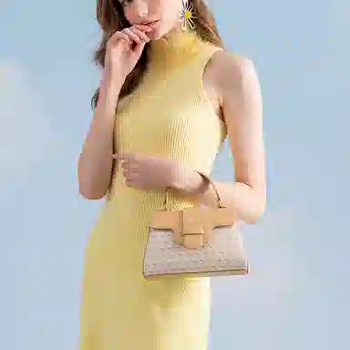 VANESSA HOGAN VH ins