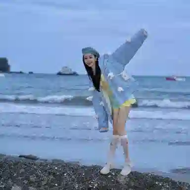 13 DEMARZO Shaking Light Plush Down Jacket