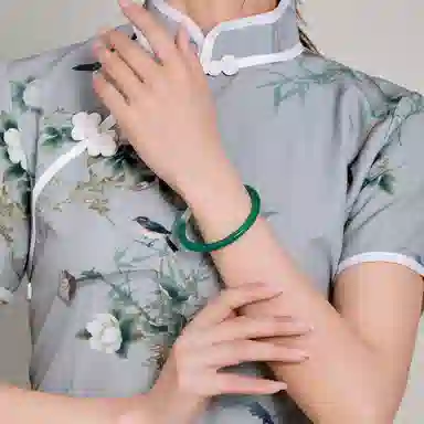 梦金园 细圆条青绿色清新淡雅叮当镯 冰透半山半水新中式国潮风  玛瑙 手镯 女款