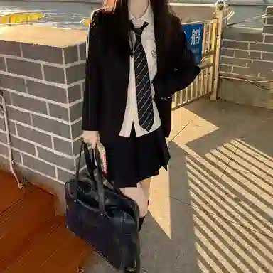 东鲸岁时记 刺绣单排扣翻领长袖 樱时衬衫 女款