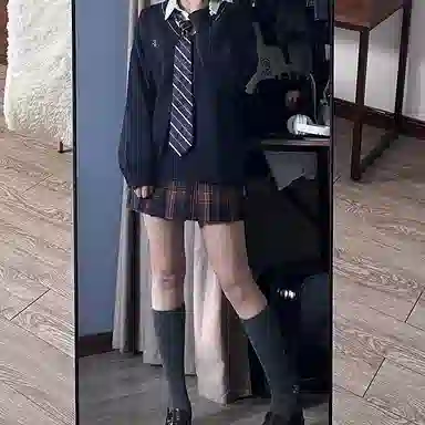 东鲸岁时记  格纹短款百褶半身裙 红皇后格裙