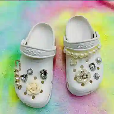 US8ACC Baroque Crystal Pearl Chain Camellia Shoe Charm