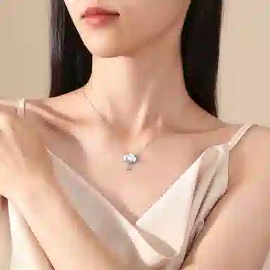 925