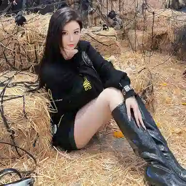 13 DEMARZO x SMILEY Logo