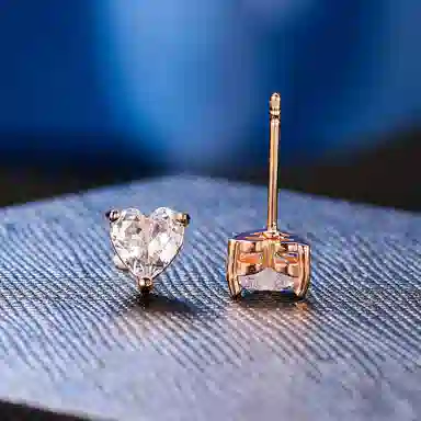 Cooraree Three Claw Heart Zircon Earrings