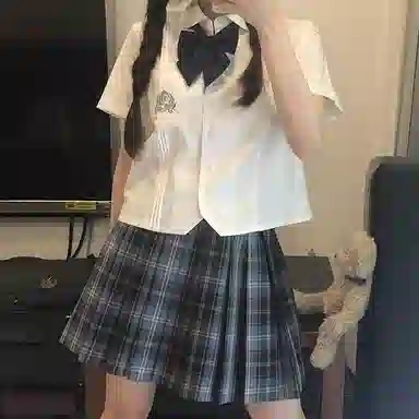 东鲸岁时记 纯色徽章刺绣直筒短袖衬衫 女款 幻海之城