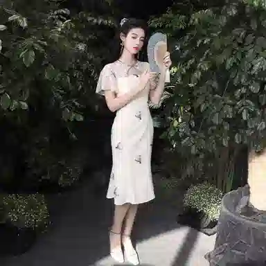 槿爷东方 刺绣胸口镂空设计新式改良旗袍鱼尾短袖连衣裙 女款 米色