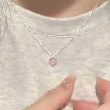 指尖瑰宝 粉色爱心吊坠 夏季新款甜美 设计感粉猫眼 冰糖爱心 项链 女款 礼盒