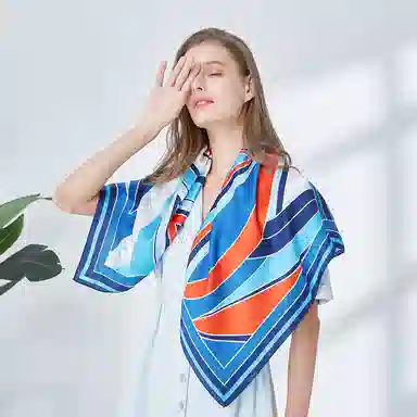 桑蚕丝丝巾春夏新品蝴蝶印花桑蚕丝方巾出游凹造型丝巾女  女款