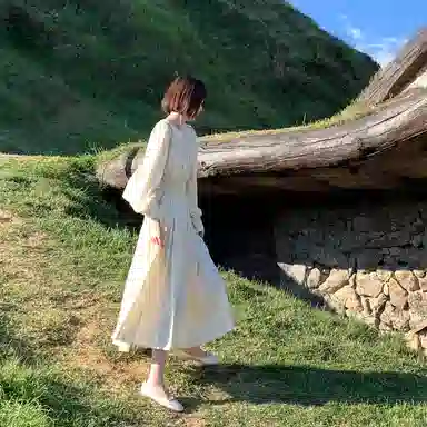 法儿家 纯色圆领皱褶长袖连衣裙 女款