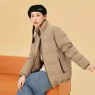 鸿星尔克 色彩博物馆 纯色休闲立领加绒加厚防寒保暖羽绒服 冬季 男女同款 臻卡其