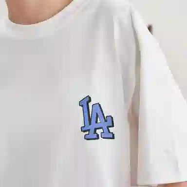 MLB T