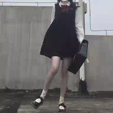 东鲸岁时记 圆领褶皱刺绣无袖连衣裙 女款