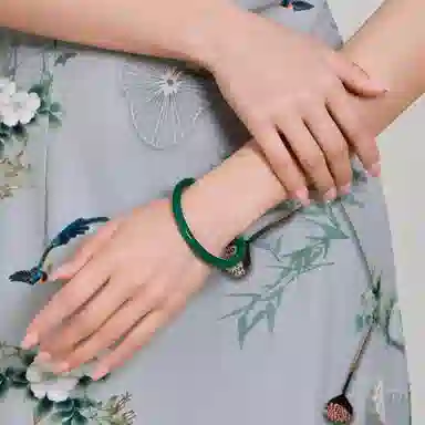 梦金园 细圆条青绿色清新淡雅叮当镯 冰透半山半水新中式国潮风  玛瑙 手镯 女款