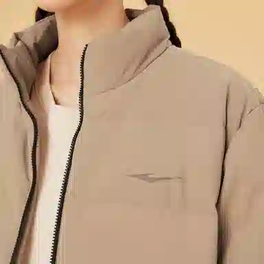 鸿星尔克 色彩博物馆 纯色休闲立领加绒加厚防寒保暖羽绒服 冬季 男女同款 臻卡其