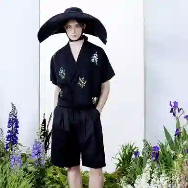 VALLEYOUTH Half Dream Half Awake Series Vintage Botanical Embroidery Shirt Black