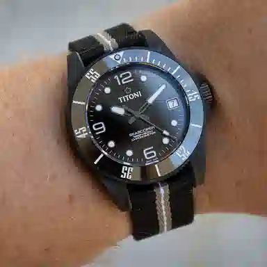 TITONI 600 42mm 83600 C-BK-256