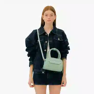 FIND KAPOOR Marty Laura 21