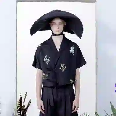 VALLEYOUTH Half Dream Half Awake Series Vintage Botanical Embroidery Shirt Black