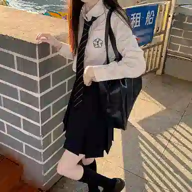 东鲸岁时记 刺绣单排扣翻领长袖 樱时衬衫 女款