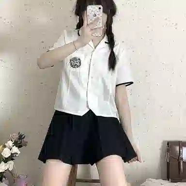 东鲸岁时记 八箱箱褶裙纯色褶皱短款半身裙