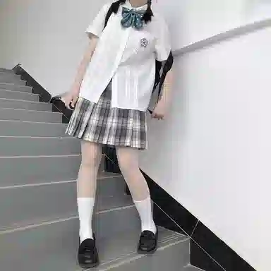 东鲸岁时记 刺绣印花单排多扣直筒短袖 樱川衬衫 女款