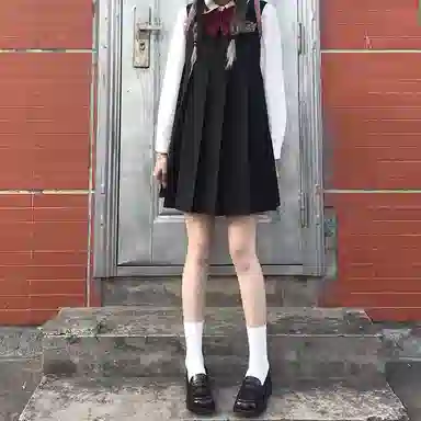 东鲸岁时记 圆领褶皱刺绣无袖连衣裙 女款