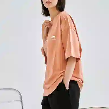 New Balance logoT T