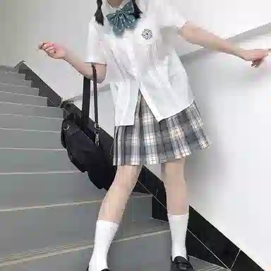 东鲸岁时记 刺绣印花单排多扣直筒短袖 樱川衬衫 女款