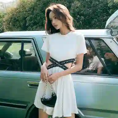 Three Quarters SS22 Logo