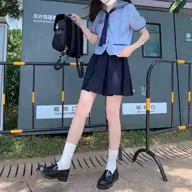 东鲸岁时记 八箱箱褶裙纯色褶皱短款半身裙