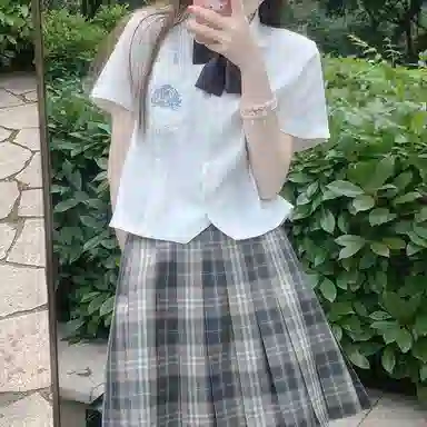 东鲸岁时记 纯色徽章刺绣直筒短袖衬衫 女款 幻海之城