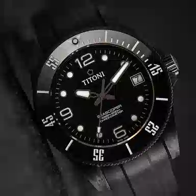 TITONI 600 42mm 83600 C-BK-256