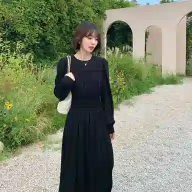 法儿家 纯色圆领皱褶长袖连衣裙 女款