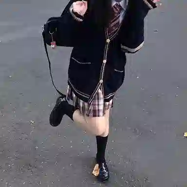 东鲸岁时记 高腰格子百褶半身裙 女款