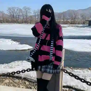 东鲸岁时记 条纹套头宽松撞色针织衫 女款 黑粉色