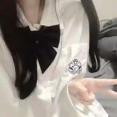 东鲸岁时记 卡通动物图案翻领纯色内搭短袖衬衫 女款 白色