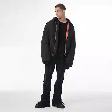 11ESTRANGER ASTRANGER