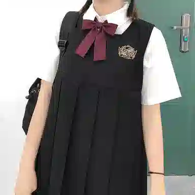 东鲸岁时记 圆领褶皱刺绣无袖连衣裙 女款