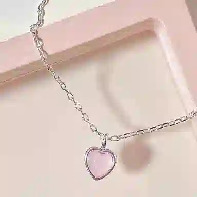 指尖瑰宝 粉色爱心吊坠 夏季新款甜美 设计感粉猫眼 冰糖爱心 项链 女款 礼盒